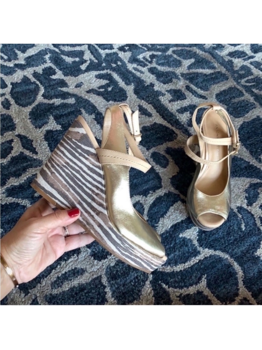 Antonia Melani Leather Wedge platform heeled Sandals/Shoes Sz 7 Gold Animal